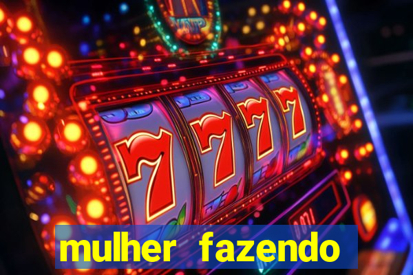 mulher fazendo strip tease